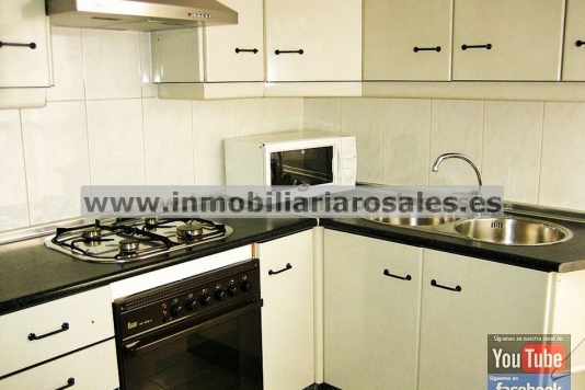 En 1ª planta, con patio y con excelente situación.