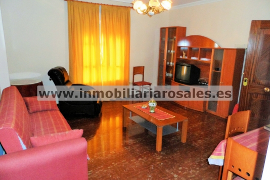 Edificio de nueva construcción, junto al parque.