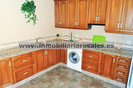 Como nuevo, todo exterior y con gran cocina.