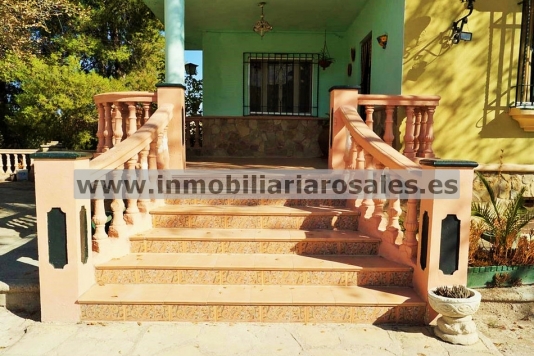 Chalet en alquiler, con piscina a un paso de Baena.