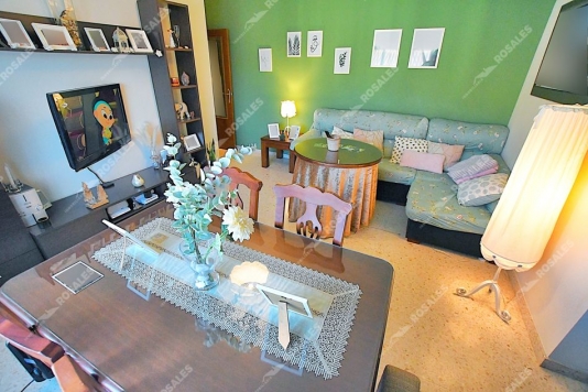 Piso con parking y terraza propia.