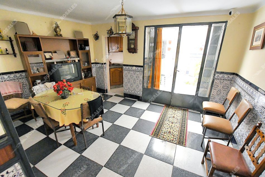 REBAJADA. Casa con gran patio junto al Ayuntamiento