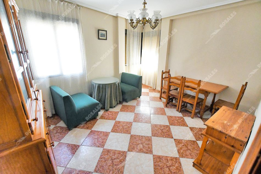 Piso en planta baja, muy céntrico.