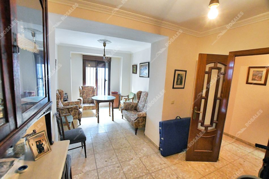 Piso en bajo con 2 patios.