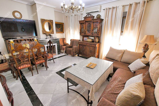 Gran casa con amplia cochera.