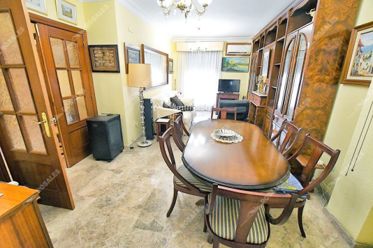 Piso en primera planta a un paso del parque.