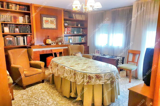 Gran piso con 4 dormitorios.