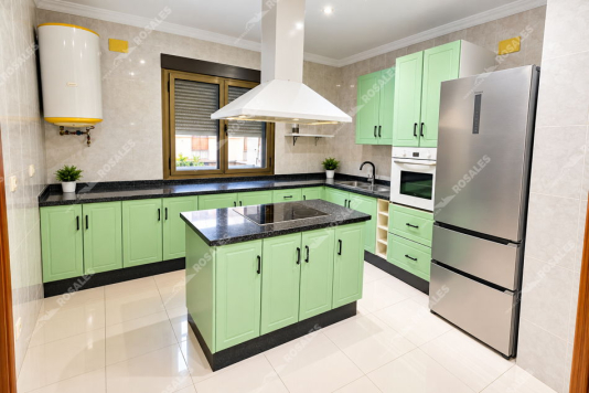 REBAJADO. Piso-dúplex con 2 patios.