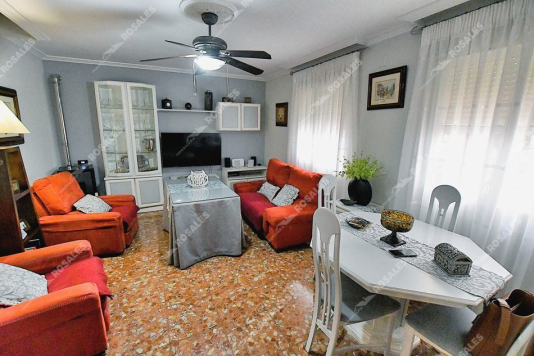 MAGNÍFICA CASA CON PATIO Y GARAJE