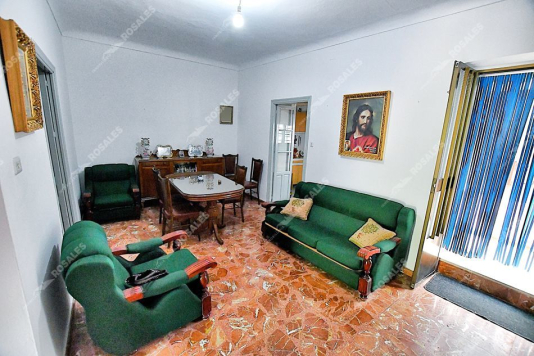 Gran casa en Albendín, con amplios patios.
